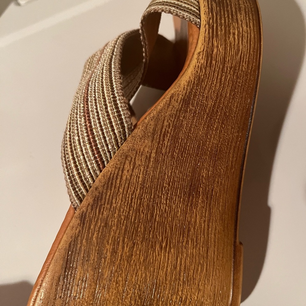 Gold/Tan platform sandals - Picture 5 of 8